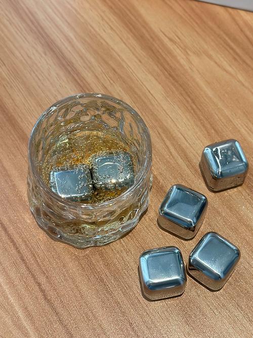 威士忌冰酒石与工业冰块 从304不锈钢速冻冰粒到可循环冰镇神器的全面解析